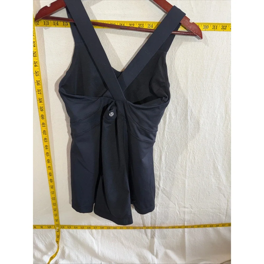 Lululemon V-Neck Criss Cross Back Tank Top Women Size 4 Black Yoga Workout Chic